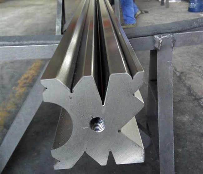 ?合肥模具廠工作人員闡述：如何安裝折彎機(jī)模具需注意的五個問題